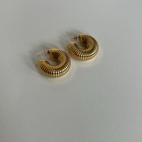 NWT Gold Tone Moon Shaped Hoop Earrings 5/$25 - Picture 3 of 6